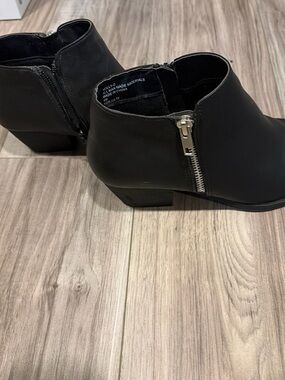 UNIONBAY Black Kids Ankle Boots with Side Zipper